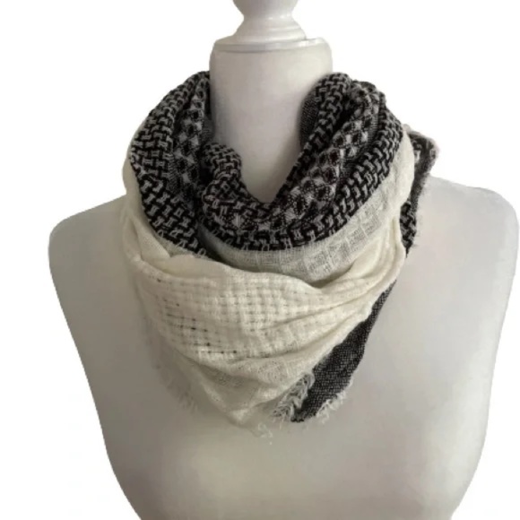 GMA Accessories Women’s Black and White Infinity Loop Scarf - Picture 1 of 6